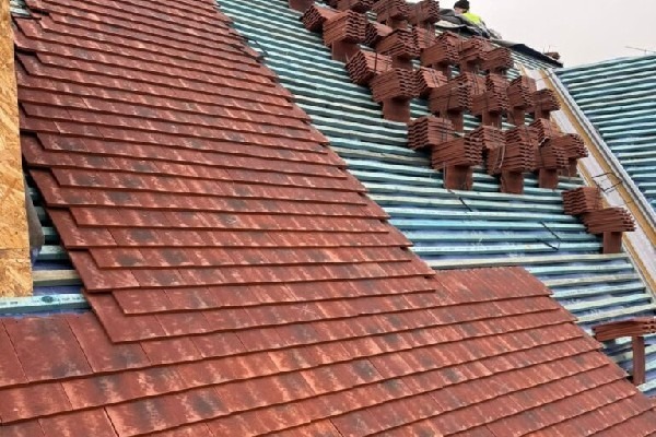 a new roof with tiling read to be applied<br />
